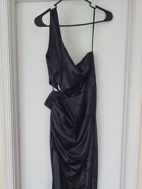 Long black dress with super-split.